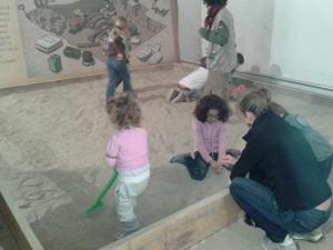 Cerchiamo le ossa del dinosauro