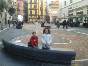 La piazza di accesso con i pozzi di luce