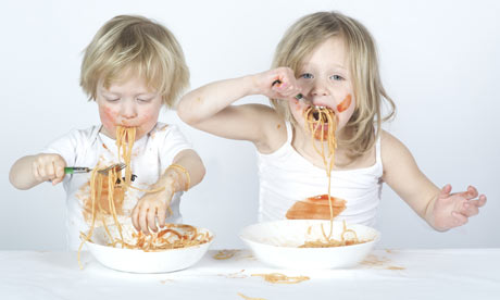Kids-eating-spaghetti-001
