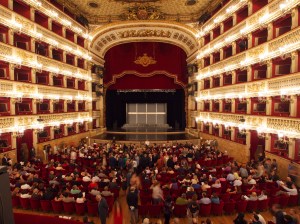 Première Le Dragon bleu au Teatro San Carlo, Napoli